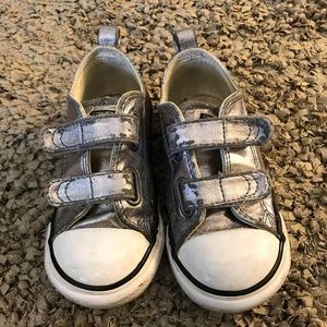 Converse toddler girl size 9